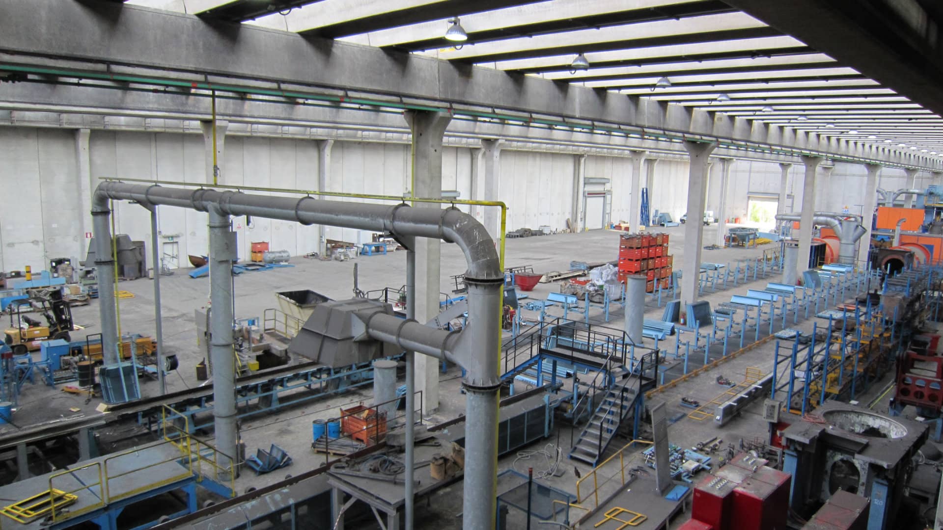 Automatische Gruensandformanlage von DISA in der Fertigungshalle